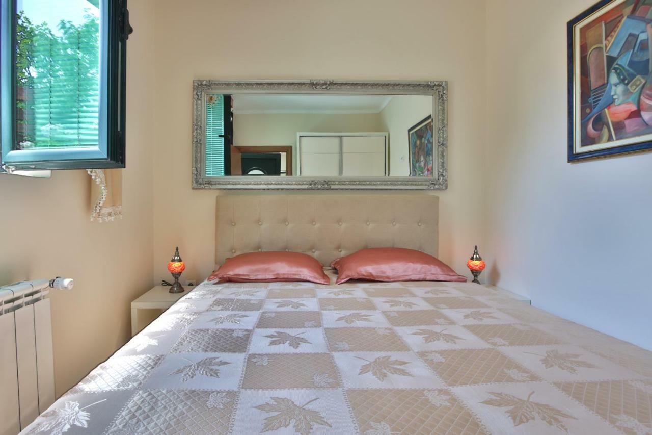 Apartments Holiday Lux Сутоморе Екстер'єр фото