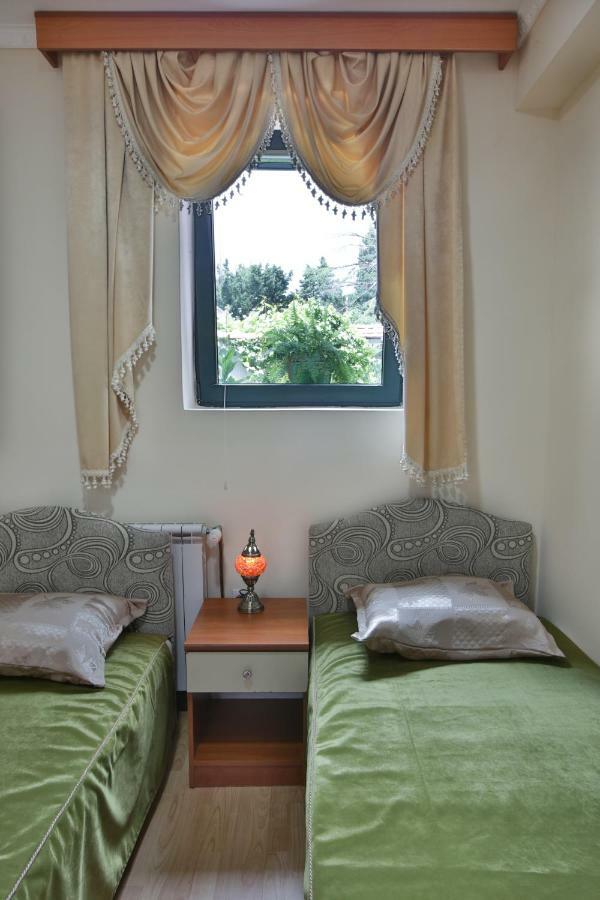 Apartments Holiday Lux Сутоморе Екстер'єр фото