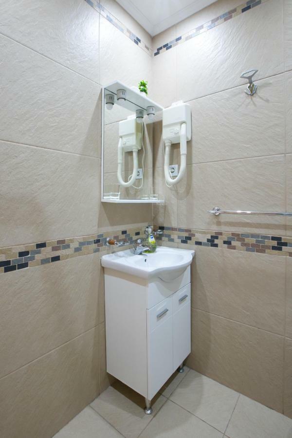 Apartments Holiday Lux Сутоморе Екстер'єр фото