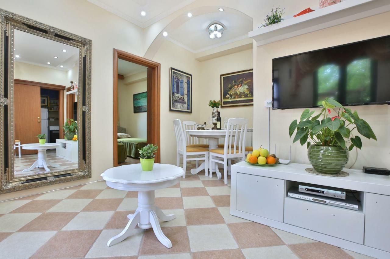 Apartments Holiday Lux Сутоморе Екстер'єр фото