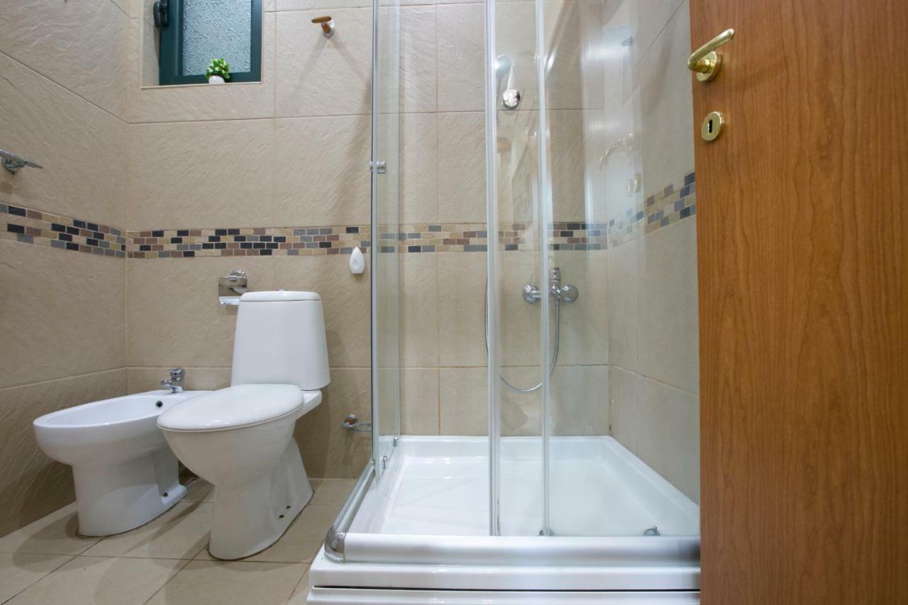 Apartments Holiday Lux Сутоморе Екстер'єр фото