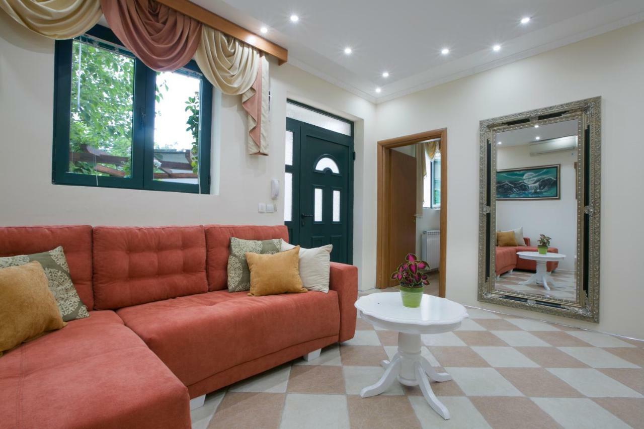 Apartments Holiday Lux Сутоморе Екстер'єр фото