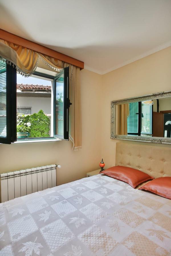 Apartments Holiday Lux Сутоморе Екстер'єр фото