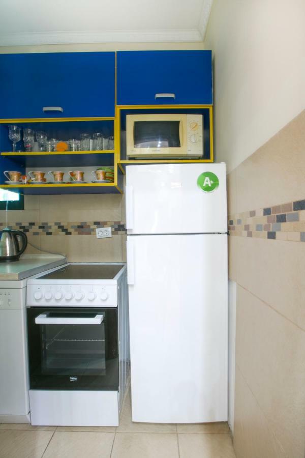 Apartments Holiday Lux Сутоморе Екстер'єр фото