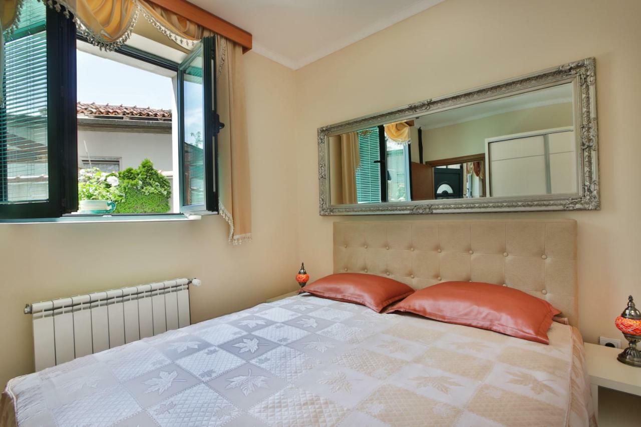 Apartments Holiday Lux Сутоморе Екстер'єр фото
