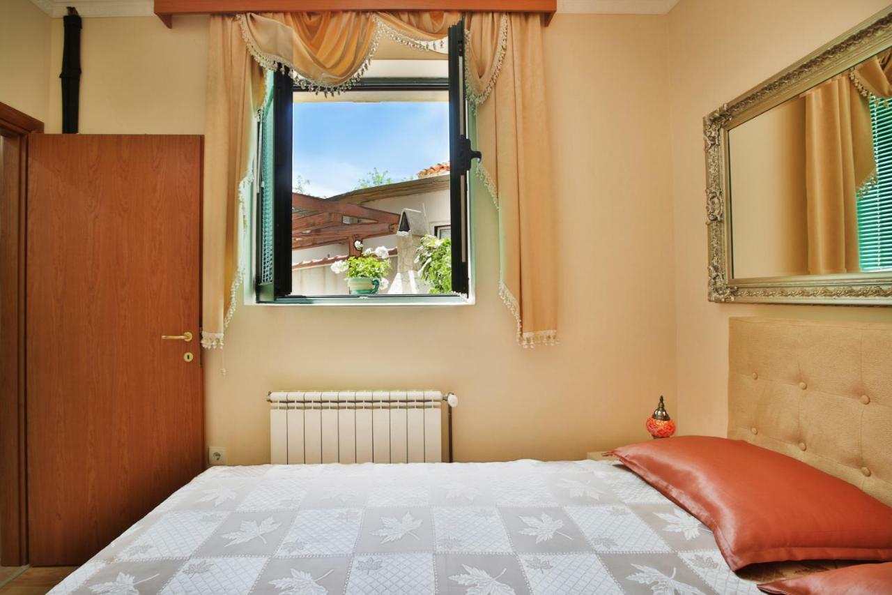 Apartments Holiday Lux Сутоморе Екстер'єр фото