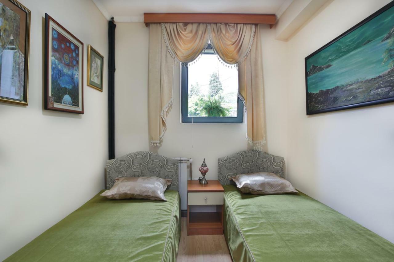 Apartments Holiday Lux Сутоморе Екстер'єр фото