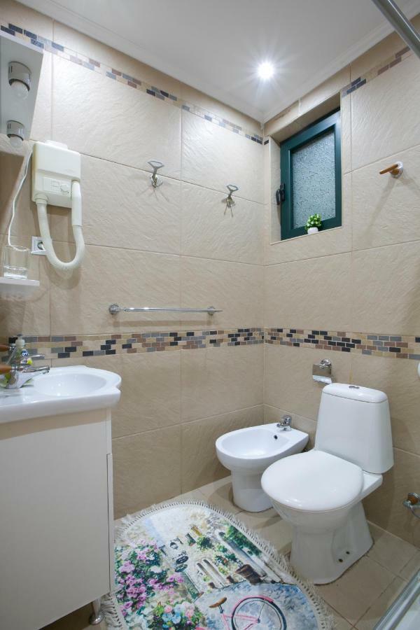 Apartments Holiday Lux Сутоморе Екстер'єр фото