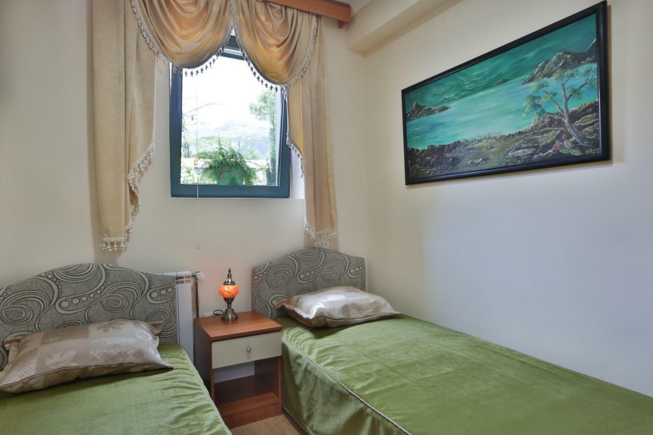 Apartments Holiday Lux Сутоморе Екстер'єр фото