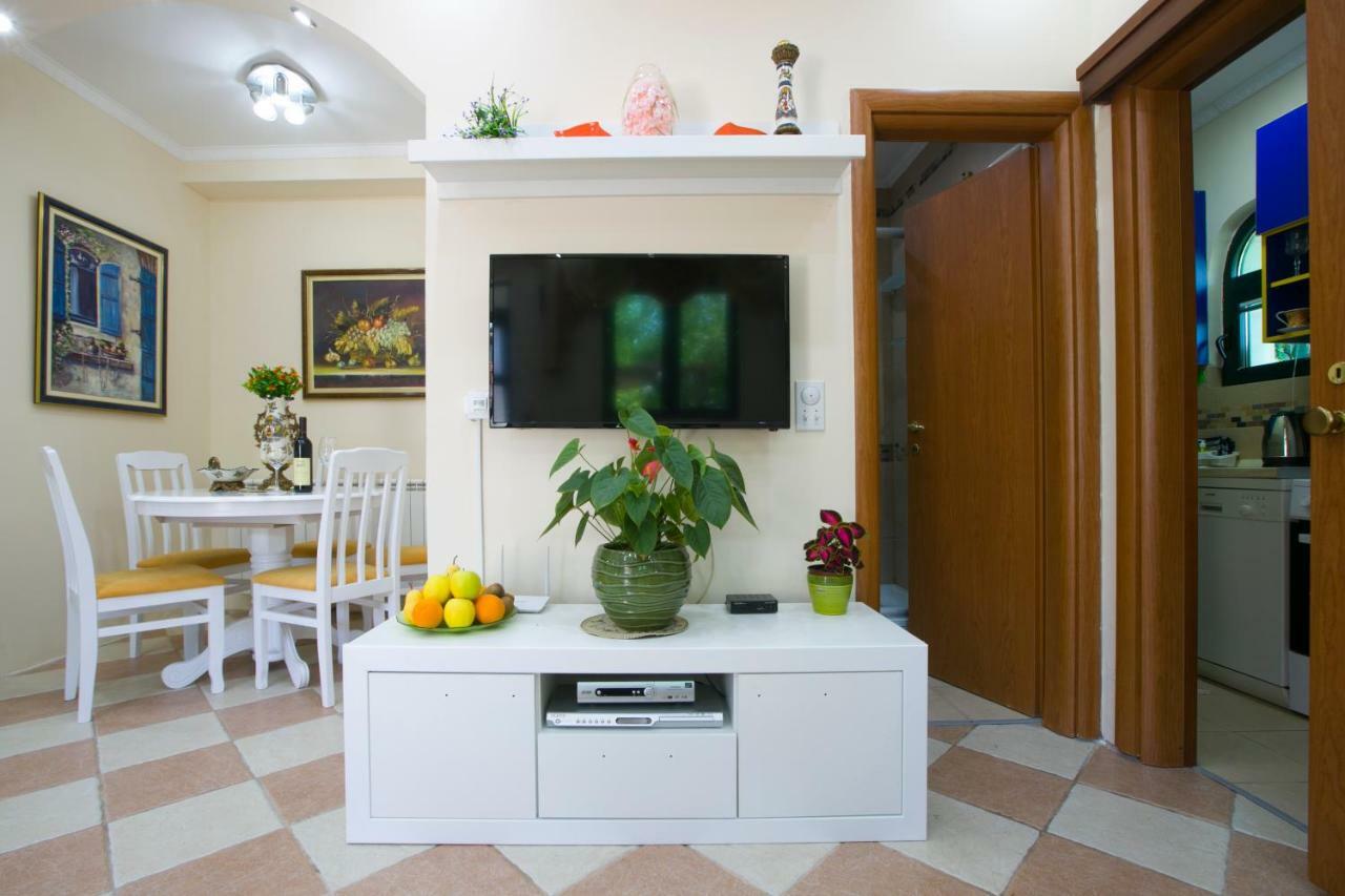 Apartments Holiday Lux Сутоморе Екстер'єр фото