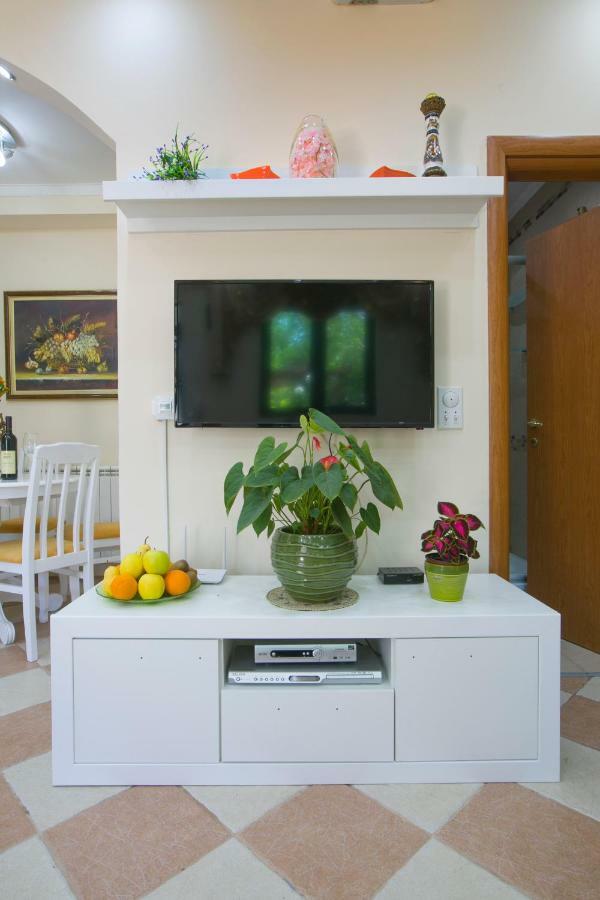 Apartments Holiday Lux Сутоморе Екстер'єр фото