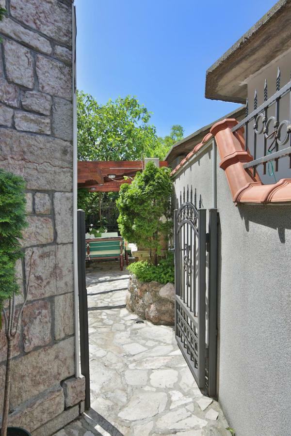 Apartments Holiday Lux Сутоморе Екстер'єр фото