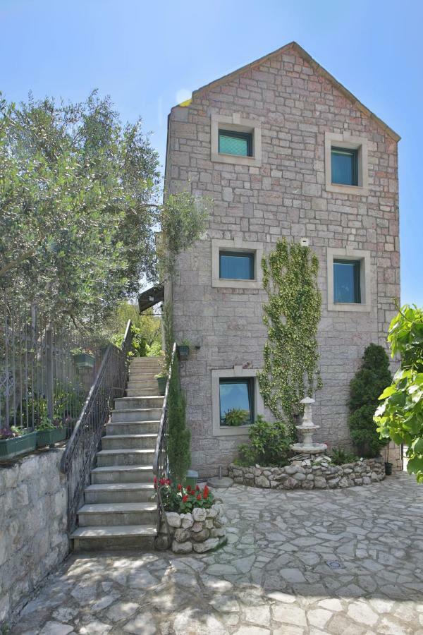 Apartments Holiday Lux Сутоморе Екстер'єр фото
